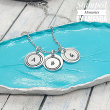 Load image into Gallery viewer, Circle of love necklace
